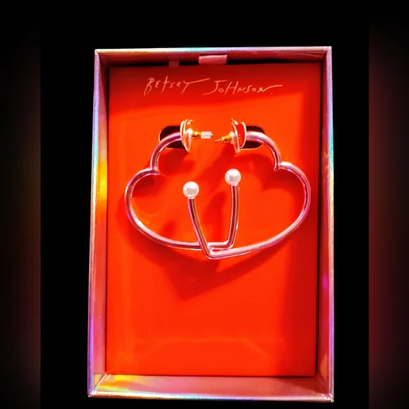 🩷🤍*Betsey Johnson* Love Spell PINK Heart Hoop Earrings 🤍🩷🍒🎀 - Picture 2 of 4